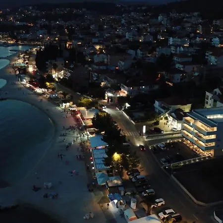 Mia * Τρογκίρ